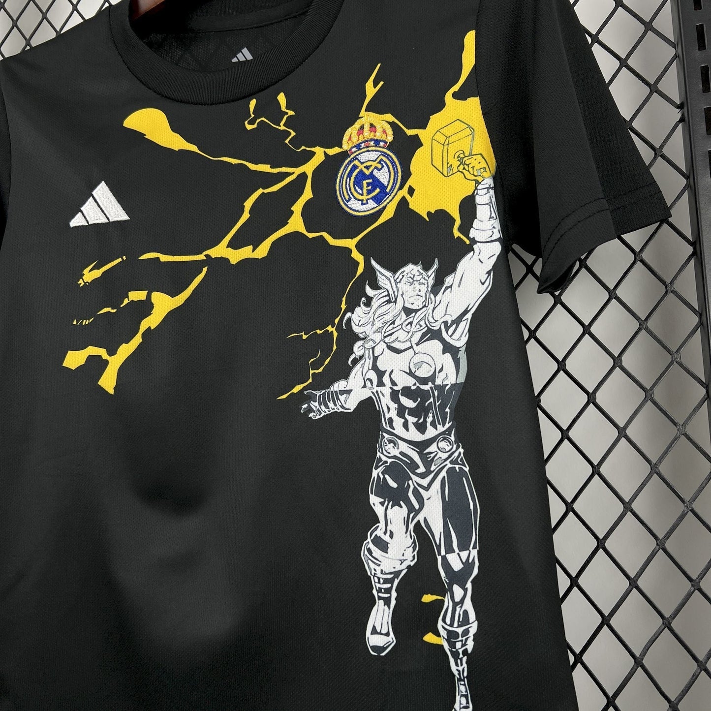 Real Madrid "Marvel" Edición Especial Talla Niño